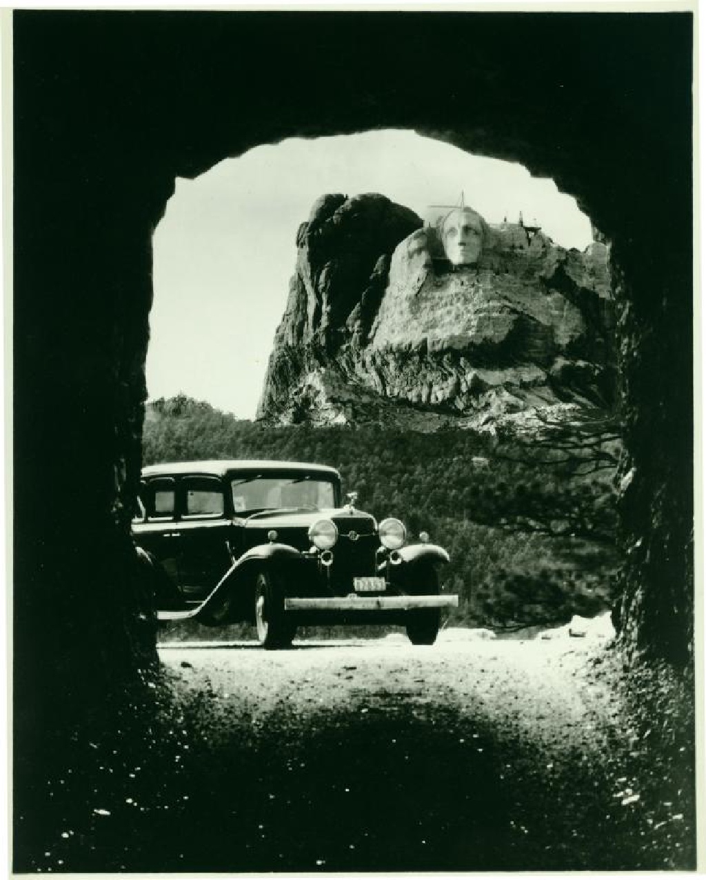 Black-Hills-SD/1024x768_Mount_Rushmore construction 01.jpg